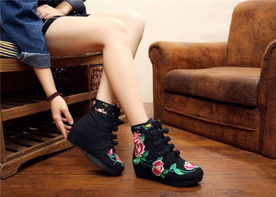 繡花靴子 民族風(fēng)情與戶外運(yùn)動(dòng)的優(yōu)雅融合